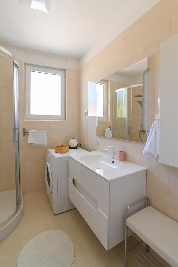 Apartamento Apartman Iskra Rijeka Exterior foto