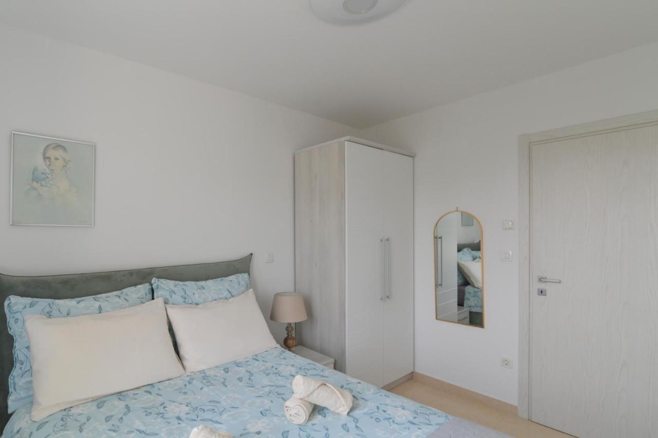Apartamento Apartman Iskra Rijeka Exterior foto