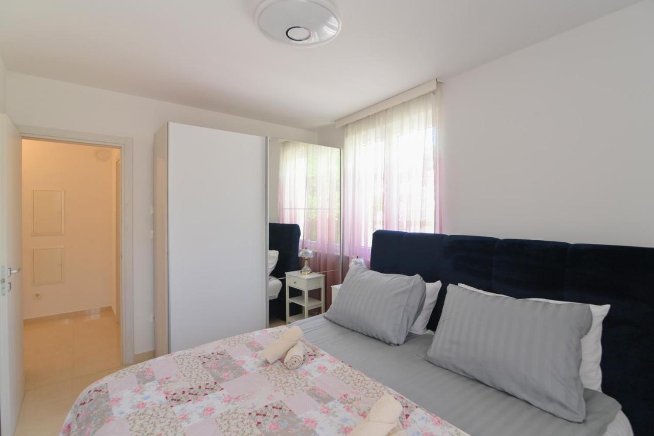Apartamento Apartman Iskra Rijeka Exterior foto