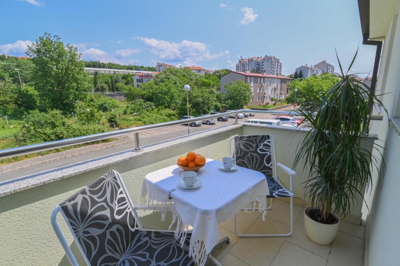 Apartamento Apartman Iskra Rijeka Exterior foto