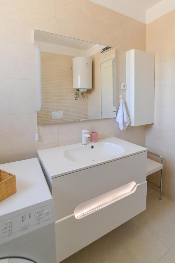 Apartamento Apartman Iskra Rijeka Exterior foto